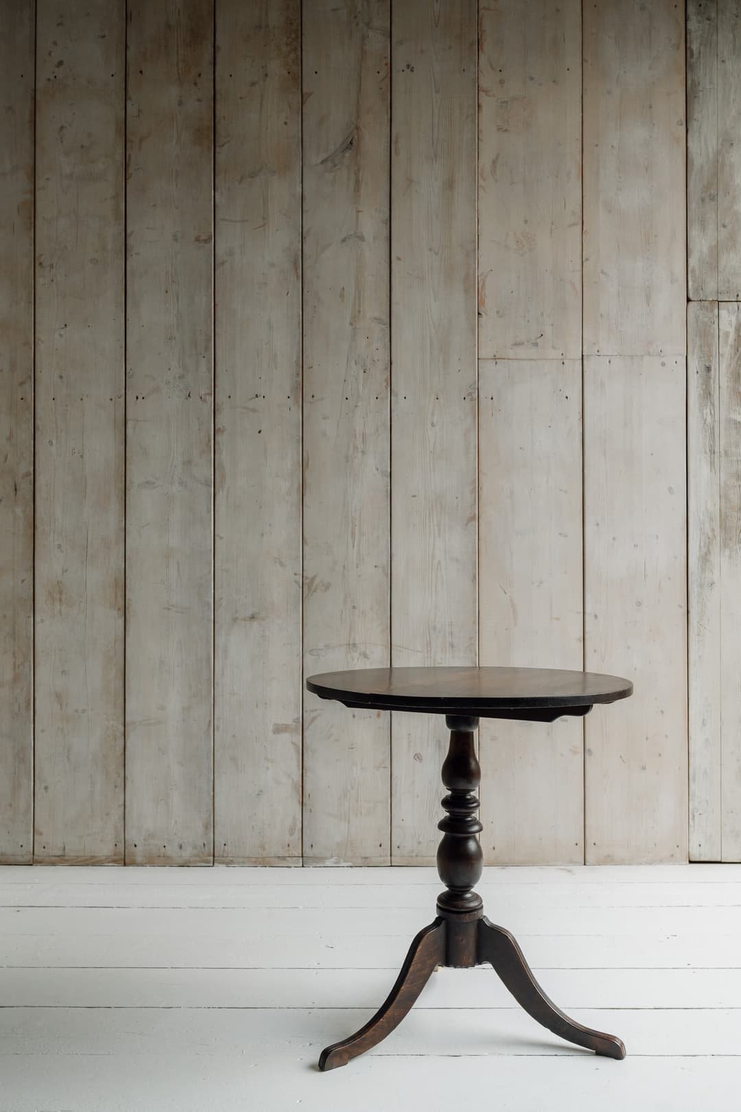 Exceptional Elm Tilt-Top Table, c.1820-1840