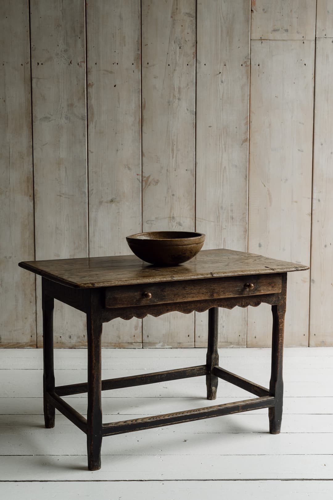 Exceptional Welsh Oak Side Table with an Extraordinary Figured Top, c.1800