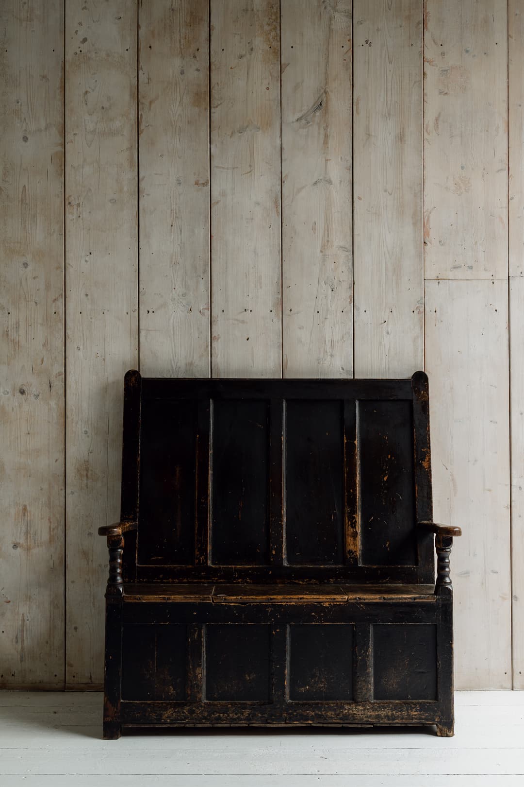 Extraordinary Welsh Border Oak Settle in Original Black Paint, c.1800